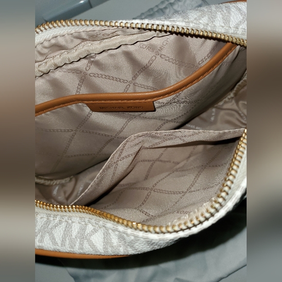 Michael Kors crossbody - Picture 5 of 7